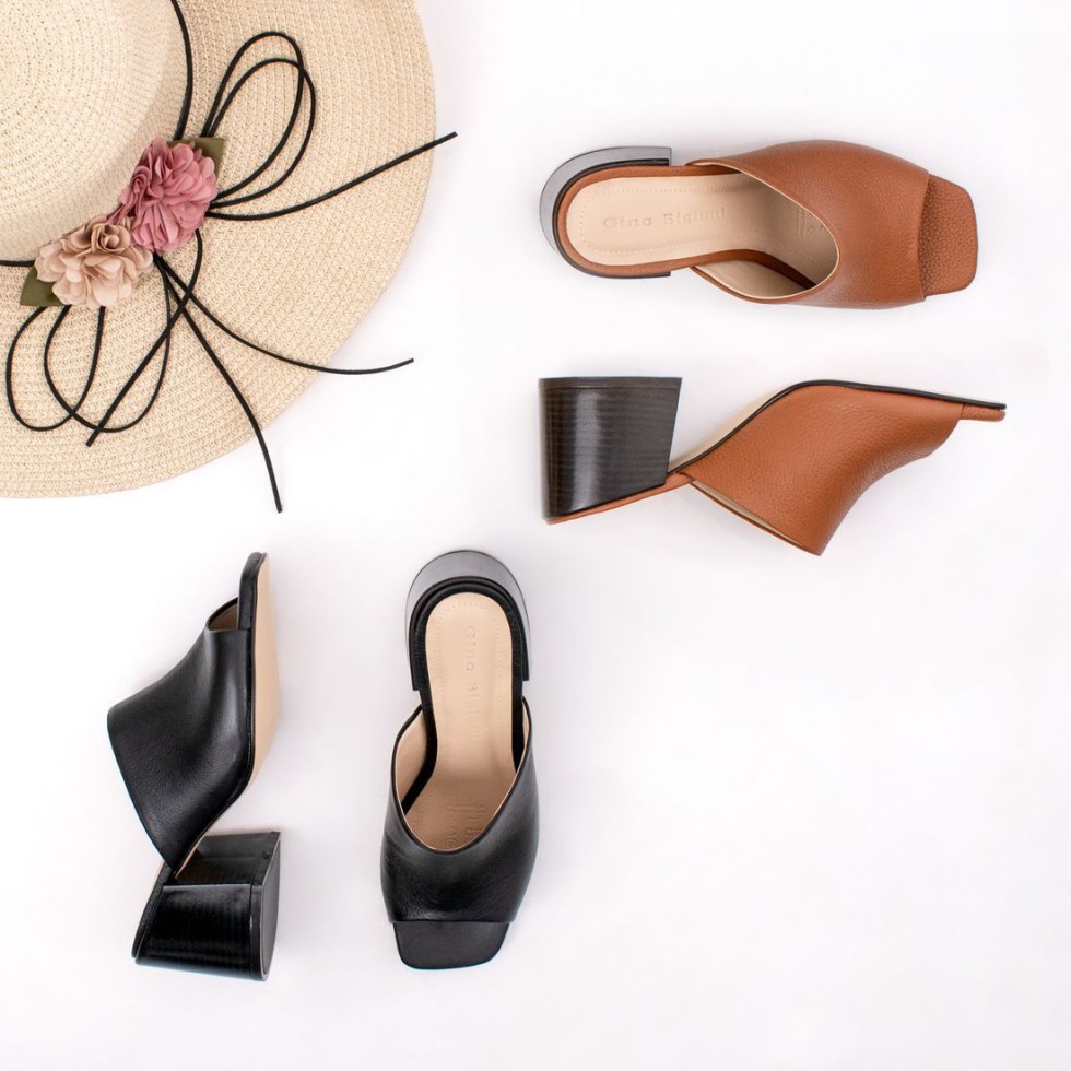 Three ways to style one leather tote